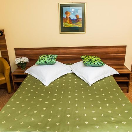 Hotel Lyra Oradea Room photo