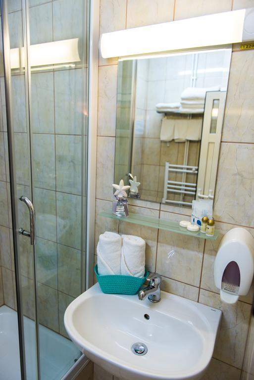 Hotel Lyra Oradea Room photo