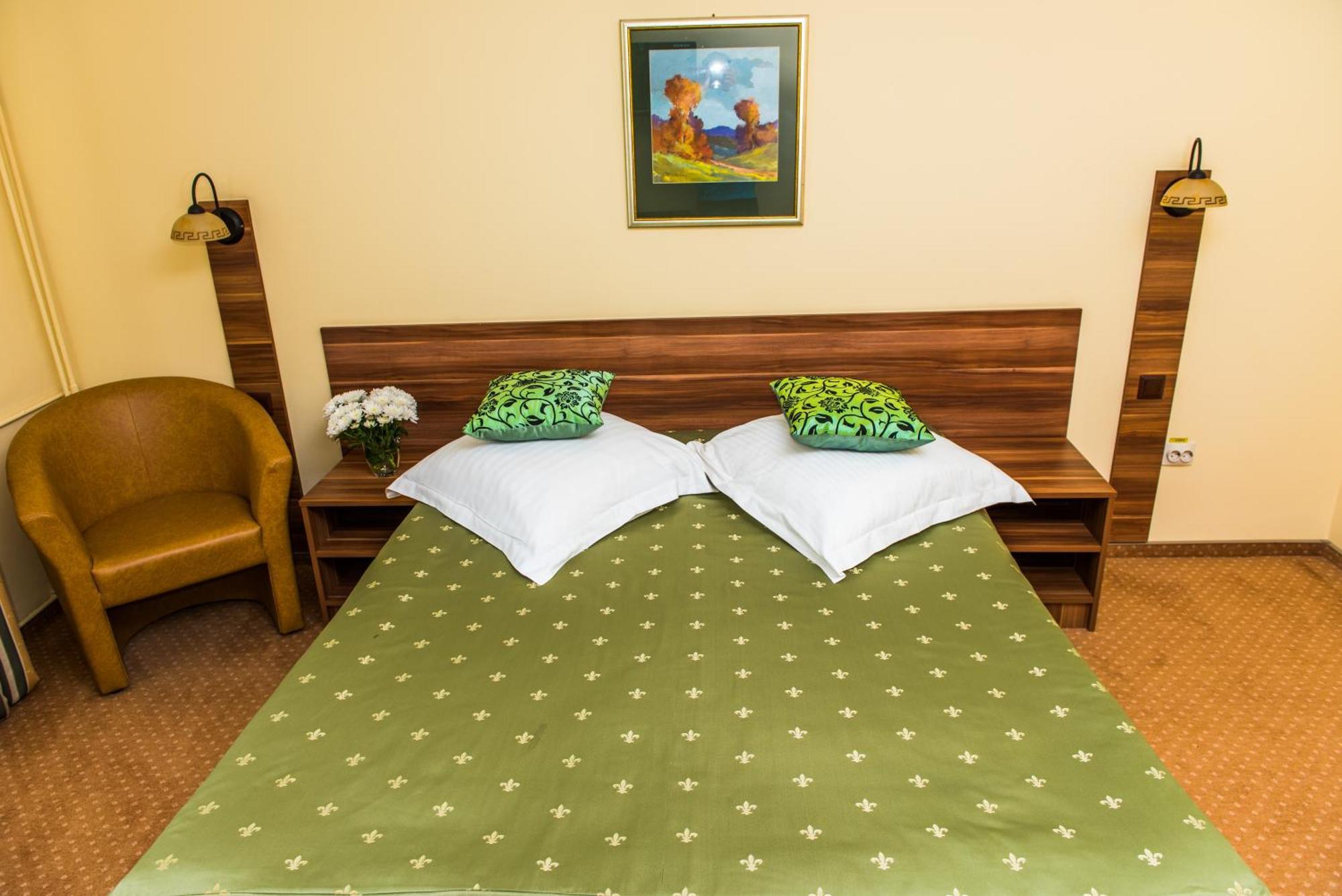 Hotel Lyra Oradea Room photo