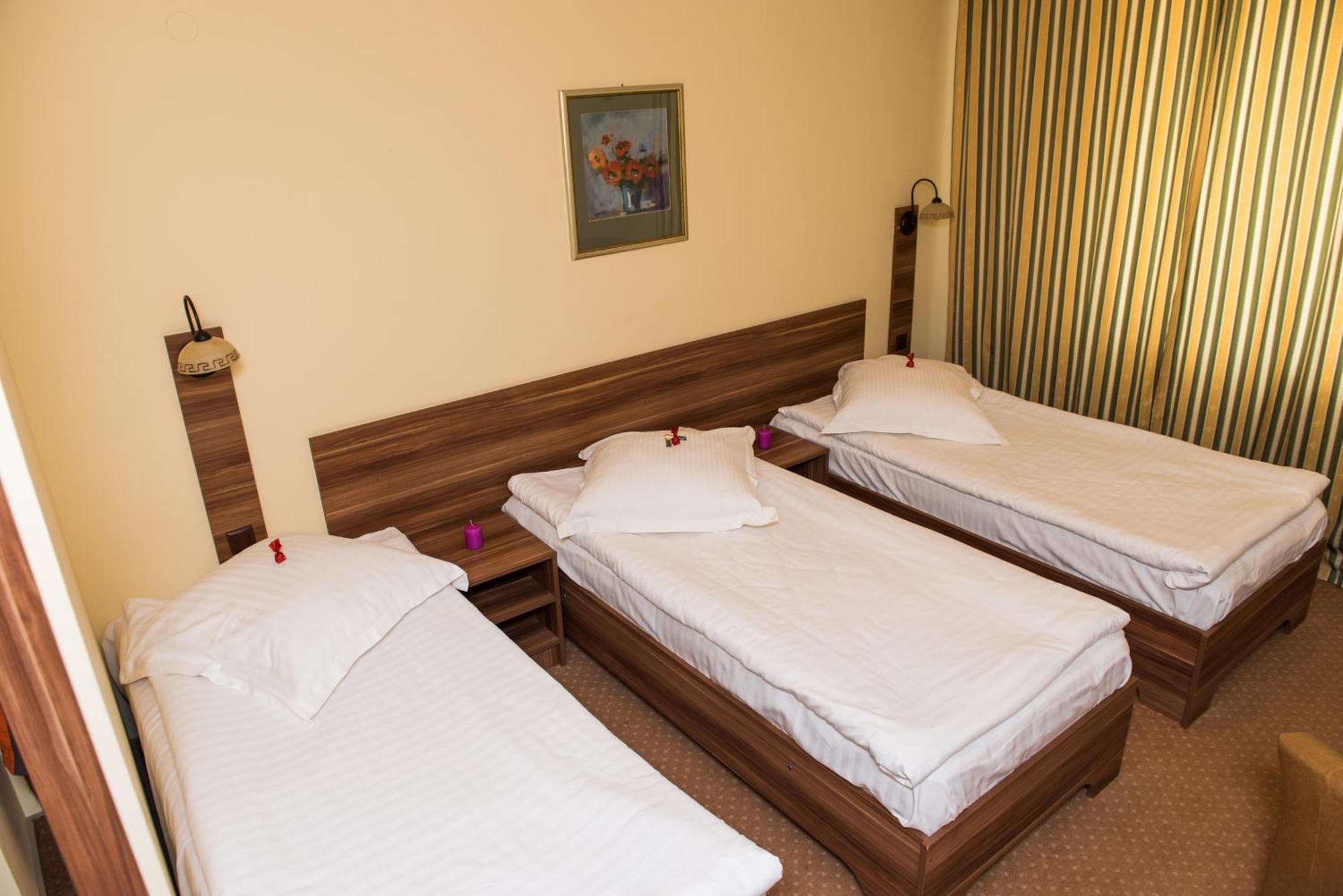 Hotel Lyra Oradea Room photo