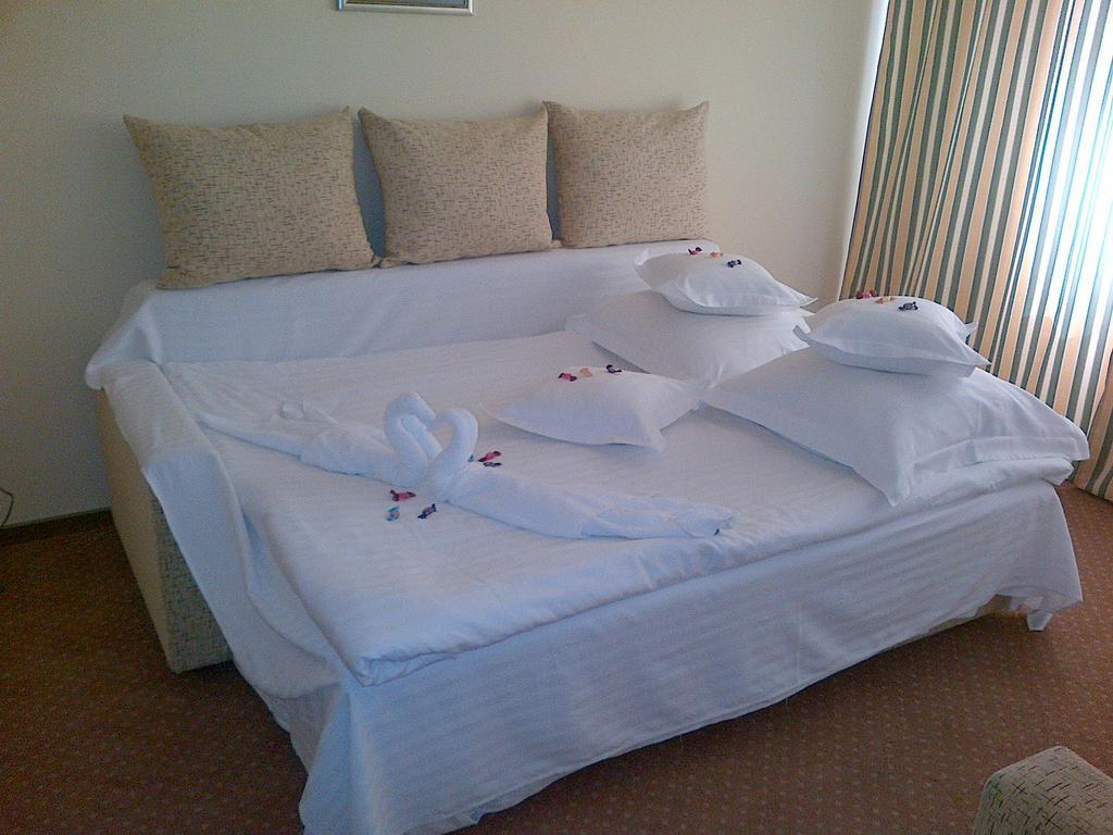 Hotel Lyra Oradea Room photo